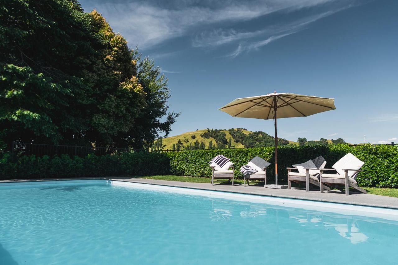 Ranginui Retreat Villa มาสเตอร์ตัน ภายนอก รูปภาพ
